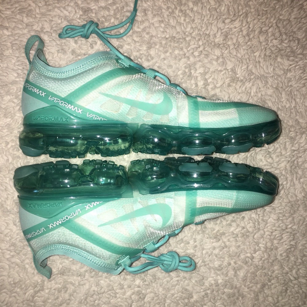 Nike - Picture 7 of 12